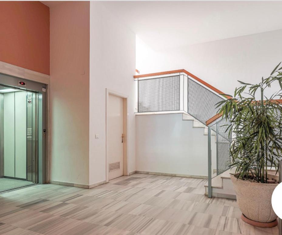 Exclusivo Duplex Con Terraza En Sevilla Luaran gambar