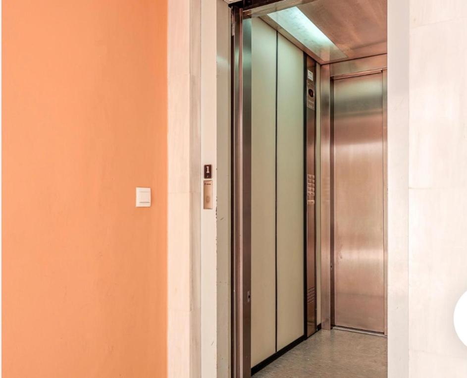 Exclusivo Duplex Con Terraza En Sevilla Luaran gambar
